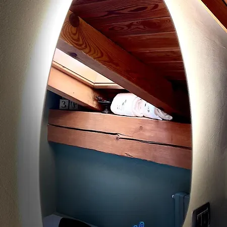 Alpinest Cozy Attic In The Heart Of Lägenhet
